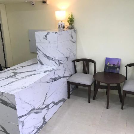 Harrys Resiendence Hotel Bangkok Buitenkant foto