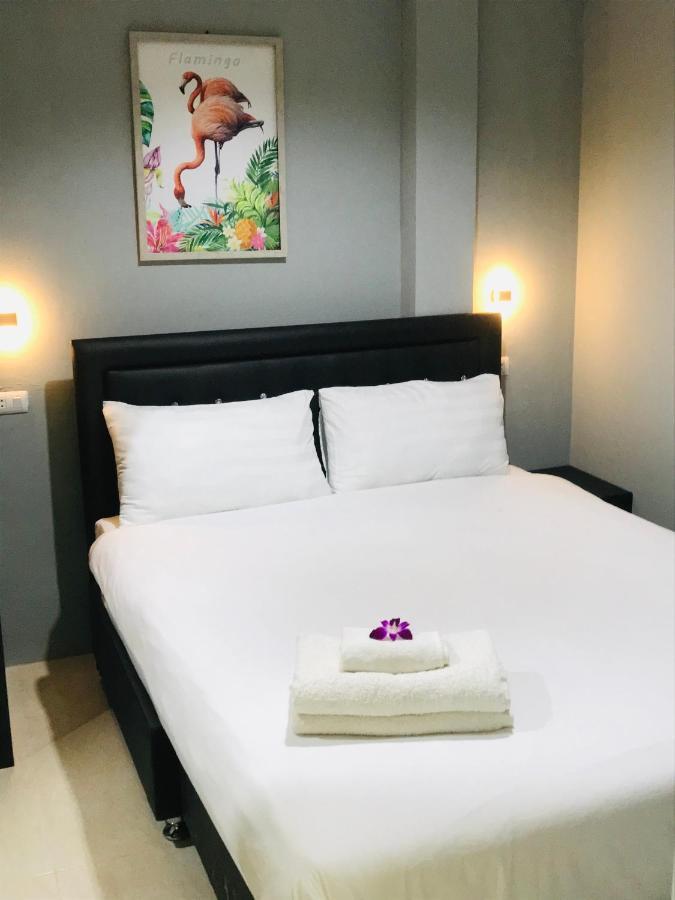 Harrys Resiendence Hotel Bangkok Buitenkant foto