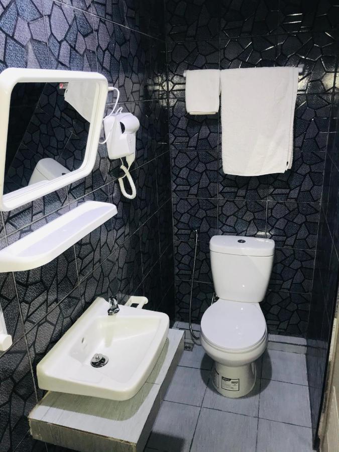 Harrys Resiendence Hotel Bangkok Buitenkant foto
