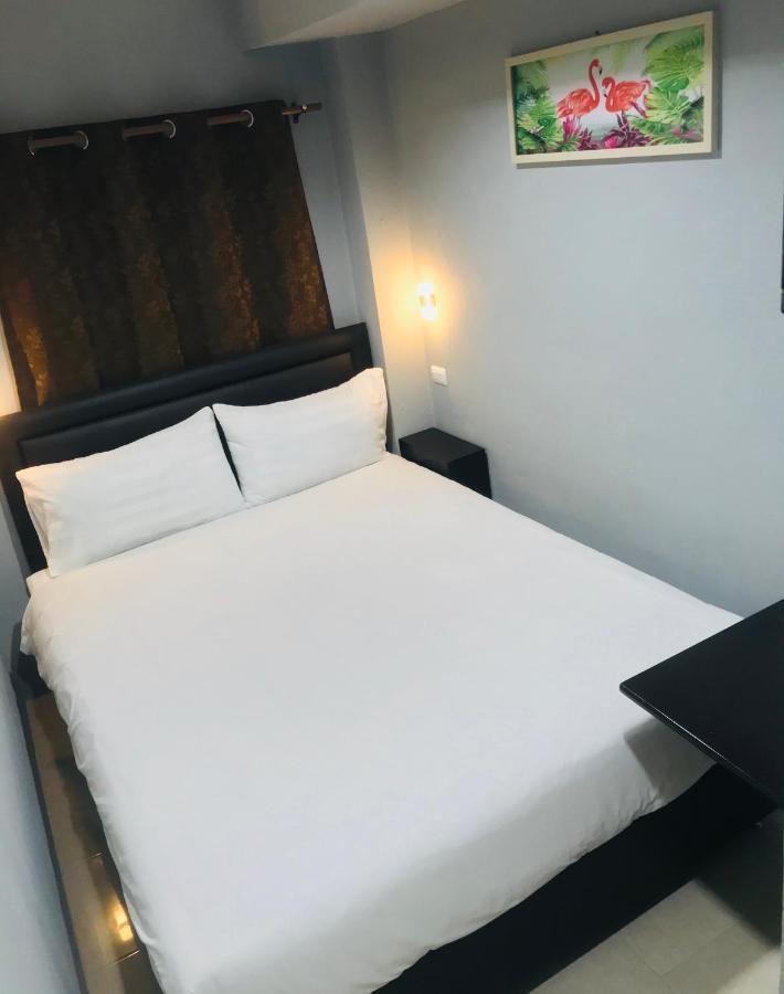 Harrys Resiendence Hotel Bangkok Buitenkant foto