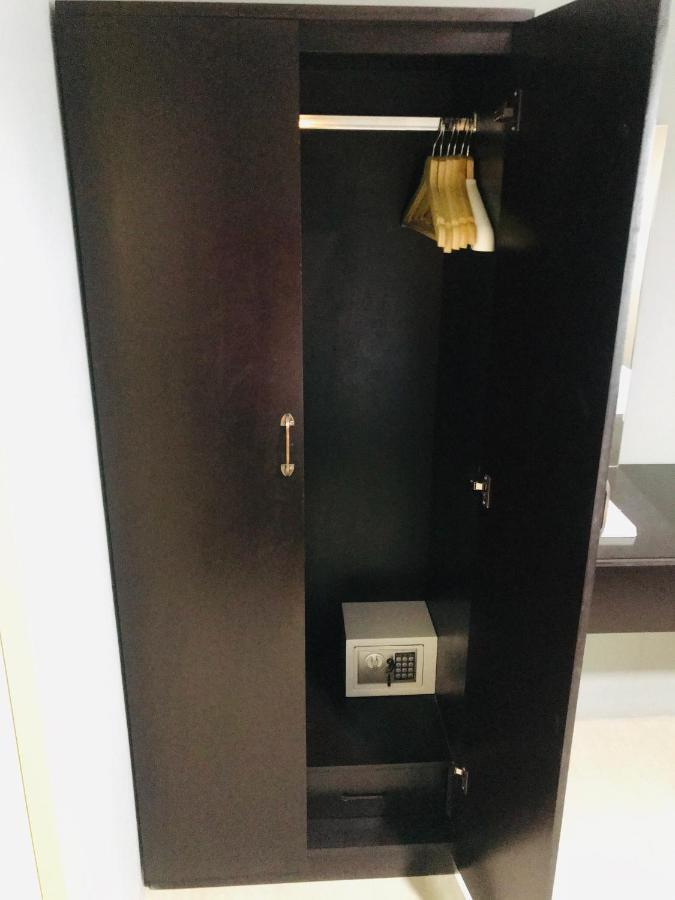 Harrys Resiendence Hotel Bangkok Buitenkant foto
