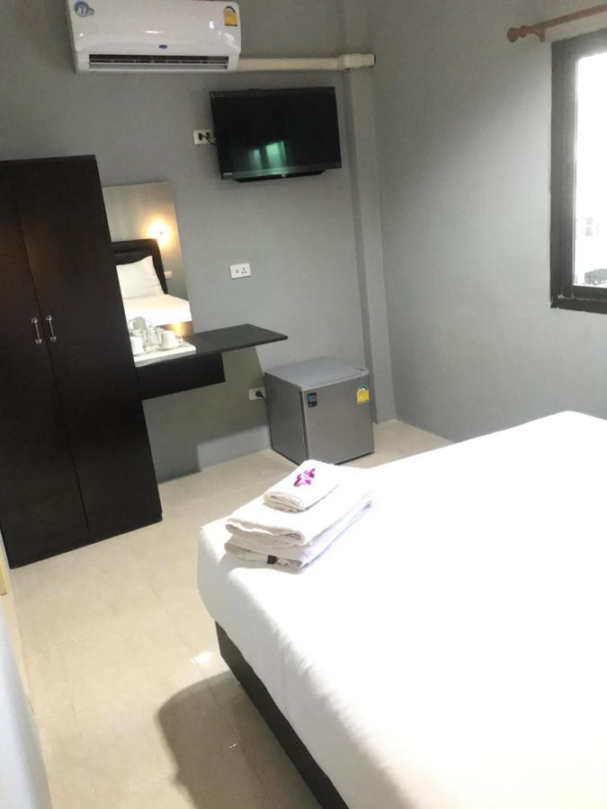 Harrys Resiendence Hotel Bangkok Buitenkant foto