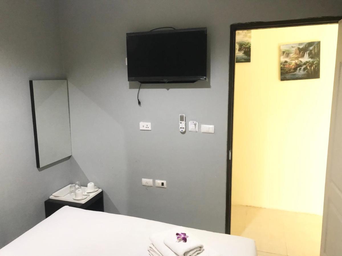 Harrys Resiendence Hotel Bangkok Buitenkant foto