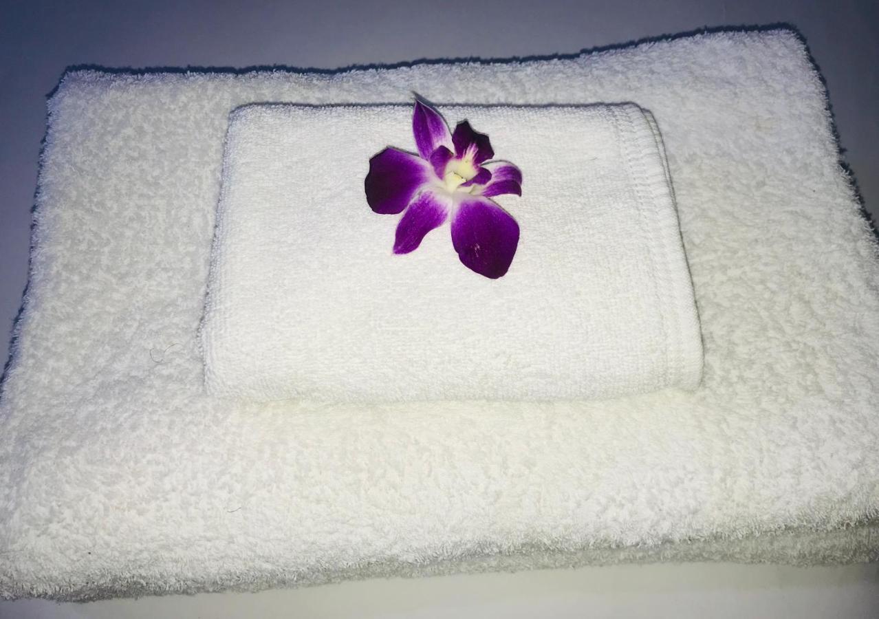 Harrys Resiendence Hotel Bangkok Buitenkant foto